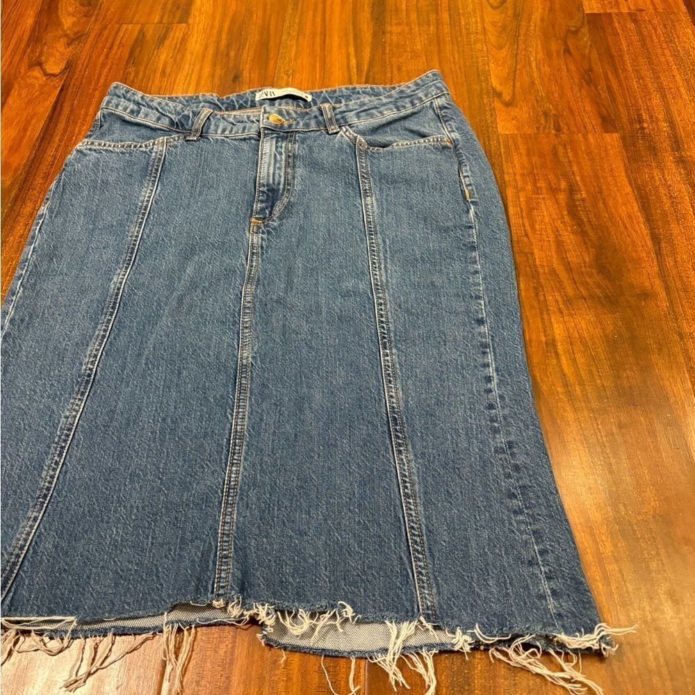 Zara Jean denim midi skirt size medium - Picture 3 of 6